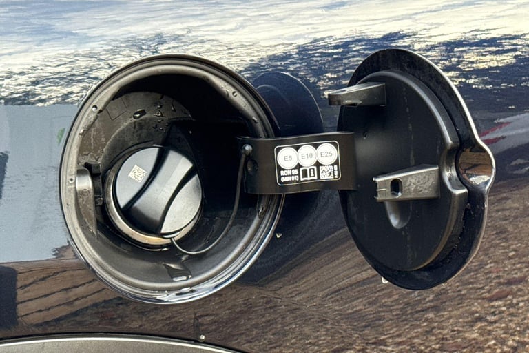 2022 MINI Hatch 1.5 Cooper Exclusive Hatchback 3dr Petrol Steptronic Euro 6 (s/s) (136 ps) HATCHB...