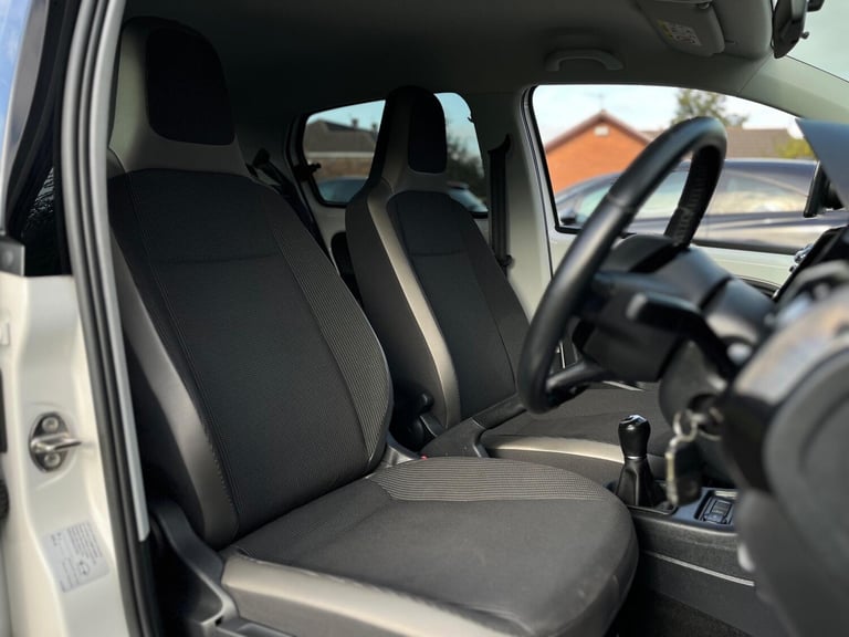 2015 Volkswagen up! 1.0 High up! Euro 5 5dr HATCHBACK Petrol Manual