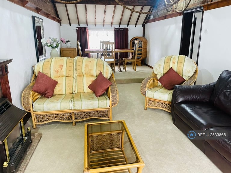 3 bedroom flat in New Street, Mawdesley, Ormskirk, L40 (3 bed) (#2533866)