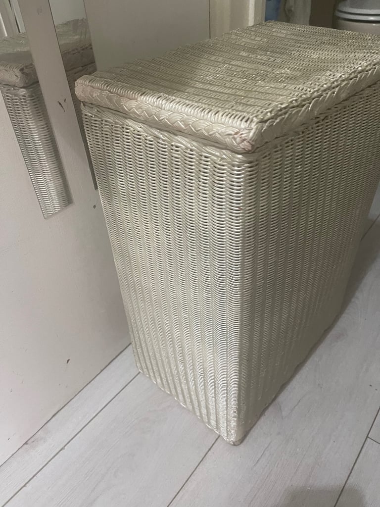 image for Vintage Lloyed Loom basket 