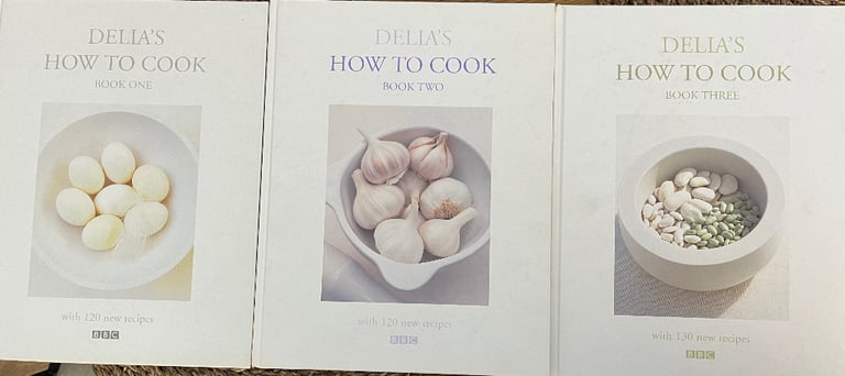 5 x Delia Smith Cookery Books