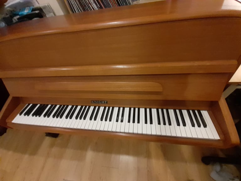 Knight K10 c1977 upright piano satin Oak wood *free fine tuning* *superb tone*