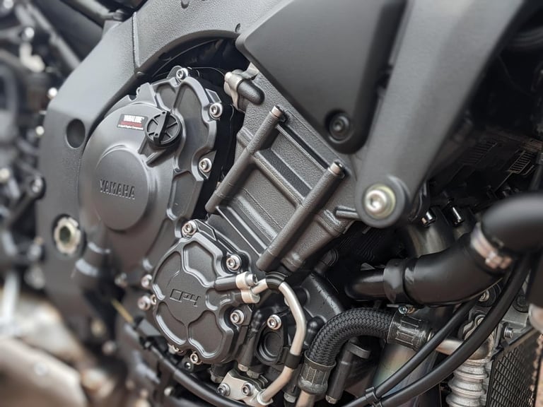 YAMAHA MT-10 2022 - TECH BLACK - AKRAPOVIC - RECENT TYRES - 5 SERVICE ENTRIES