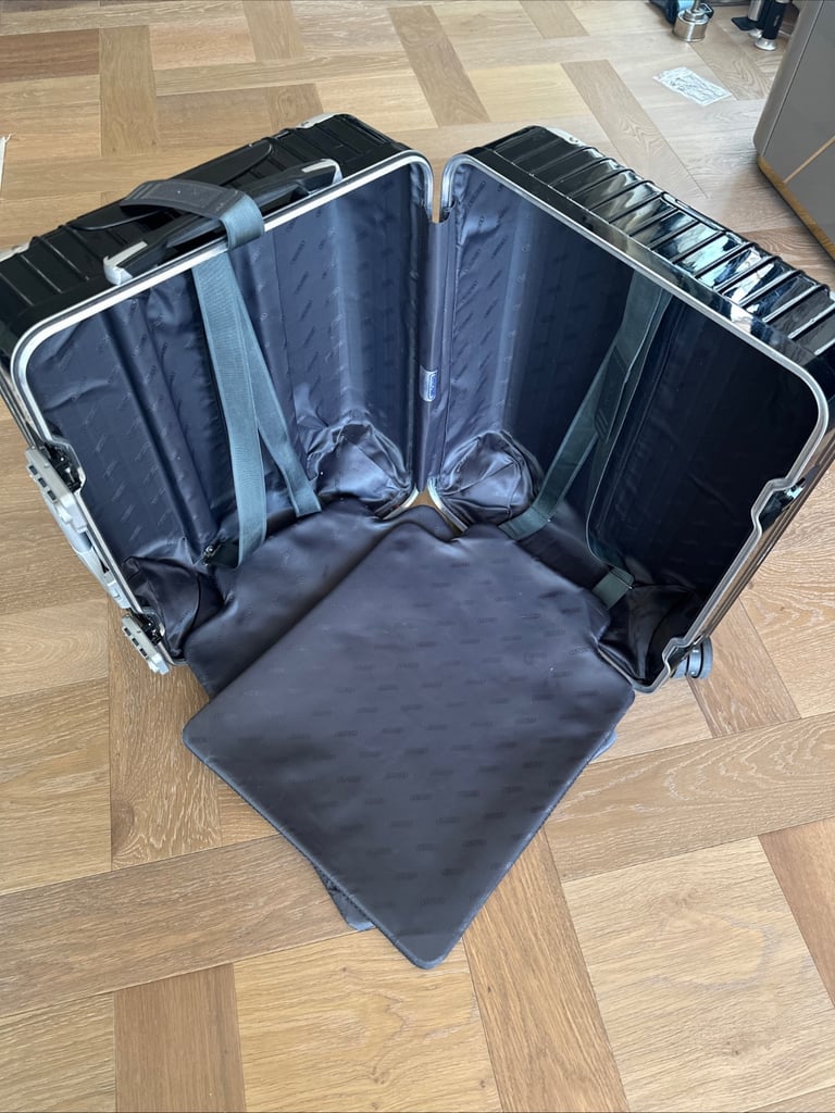RIMOWA 