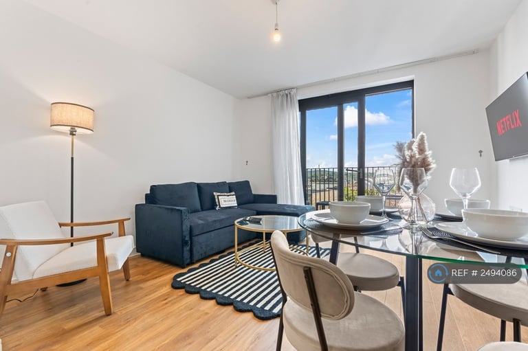 1 bedroom flat in Kingfisher Heights, London, E16 (1 bed) (#2494086)