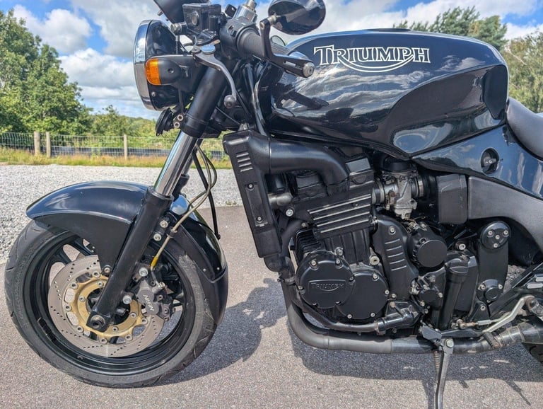 TRIUMPH SPEED TRIPLE 750