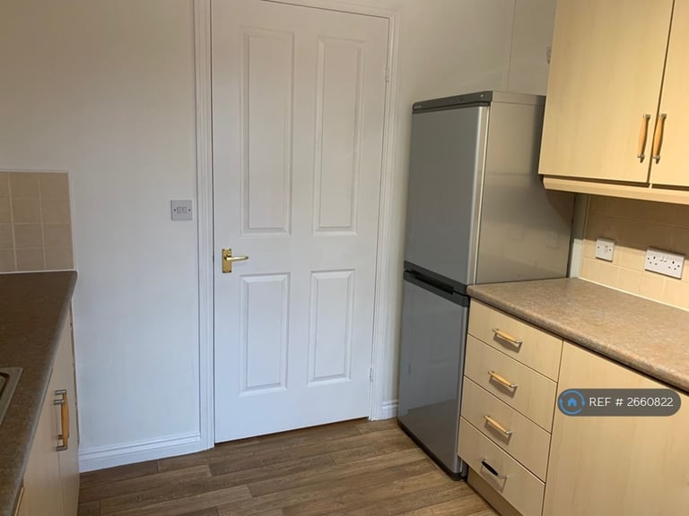 2 bedroom flat in Tavistock Close, Leeds, LS12 (2 bed) (#2660822)