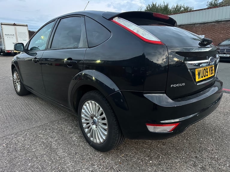 Ford Focus 1.6 Titanium Black 5 doors