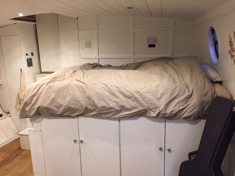 Large Widebeam boat - 2 bedrooms - 2 bathrooms, incl an ensuite - all bills incl - E14 5RB