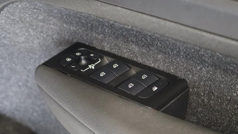  Volvo XC40 T3 R-Design (Lounge Pack, Sunroof, Harman Kardon, 360 Camera, BLIS) Petrol Automatic