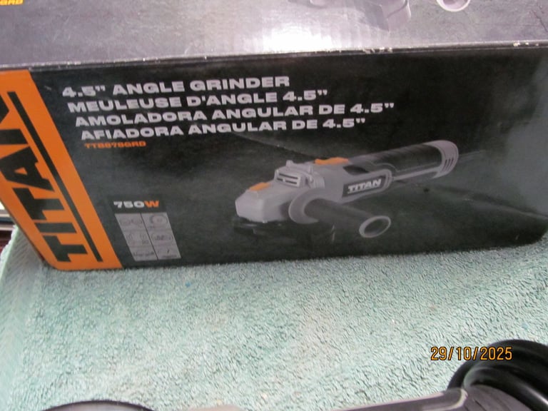Titan 4.5" angle grinder in as new condition