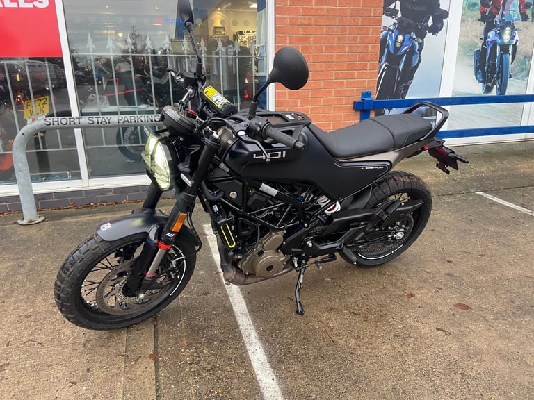 74 REG HUSQVARNA SVARTPILEN 401. ONLY 565 MILES, NOT EX DEMO!