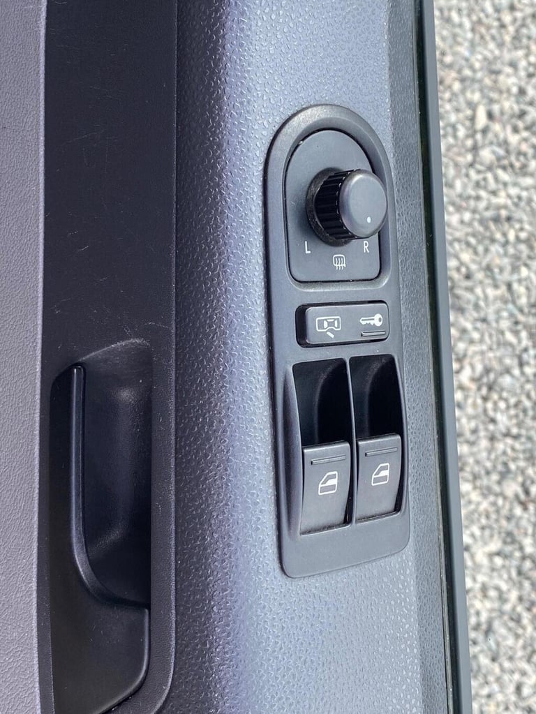 2006 Volkswagen Transporter 2.5 TDi T32 REAR LONGUE-5 BELTS-20 inch ALLOYS-PRIVATE PLATE MOTORHOM...