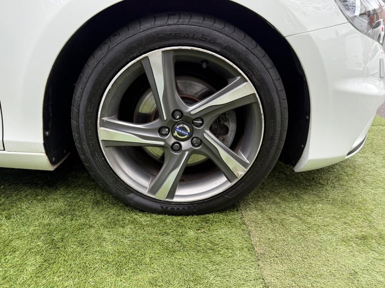 2015 Volvo V40 2.0 T2 R-Design Hatchback 5dr Petrol Manual Euro 6 (s/s) (122 ps) HATCHBACK Petrol...