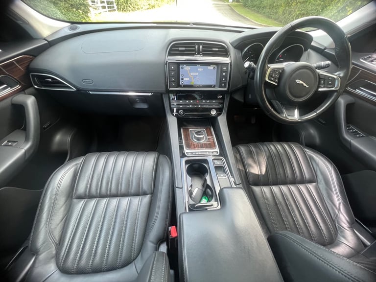 2017 Jaguar F-Pace 2.0d Portfolio 5dr Auto AWD 180 Bhp ESTATE Diesel Automatic