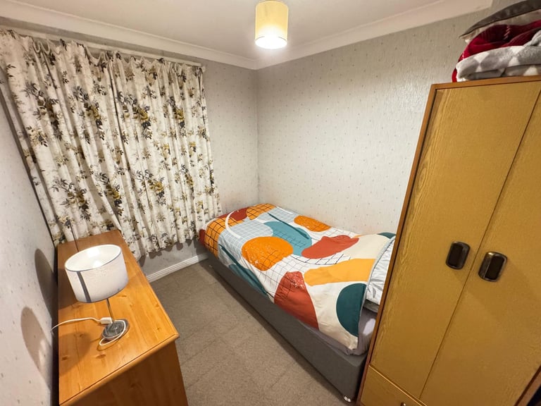 Single Room to let