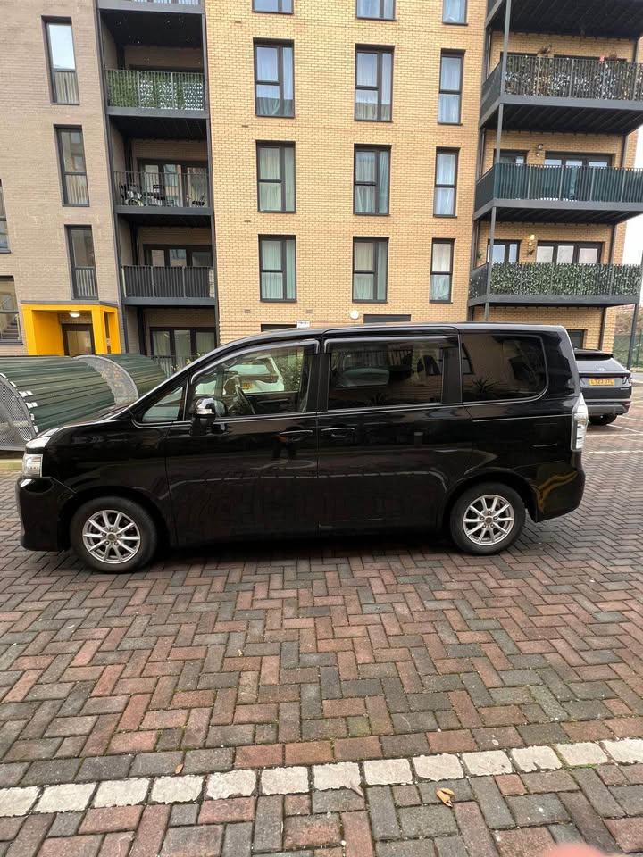 Toyota Voxy 2.0 Petrol Automatic | 7-Seater MPV | 46K Miles || ULEZ ✅ | Excellent Drive