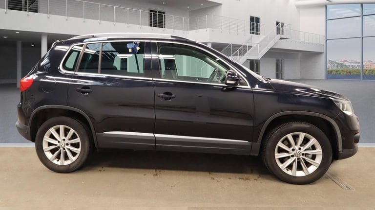 2013 Volkswagen Tiguan 2013 2.0 TDi BlueMotion Tech SE 5dr 4X4  DSG AUTO BLACK SERVICE HISTORY ES...