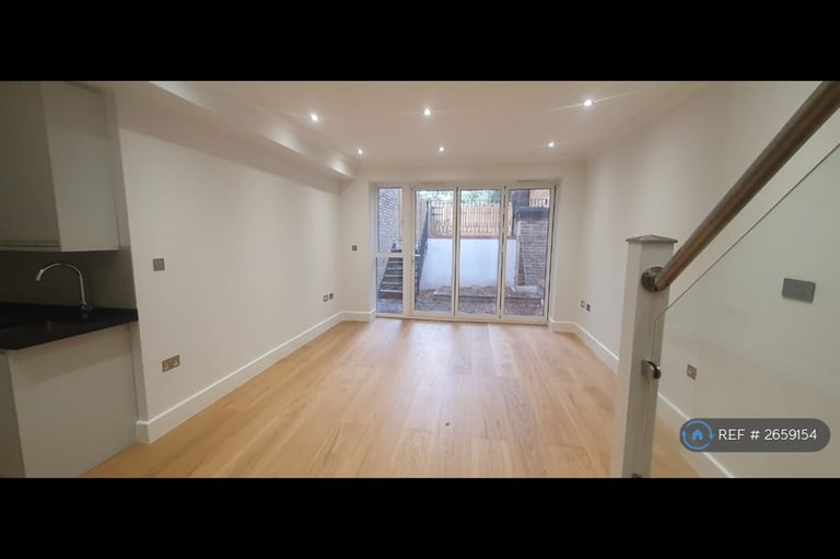 2 bedroom flat in Chatsworth Road, London, NW2 (2 bed) (#2659154)