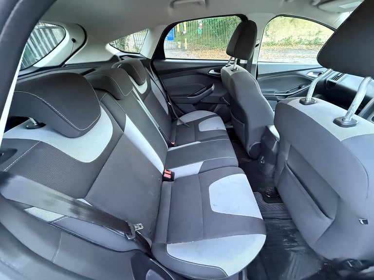 2011 Ford Focus 1.6 125 Zetec 5dr HATCHBACK PETROL Manual