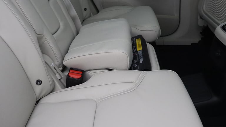 2025 Volvo XC90 T8 PHEV AWD Ultra, Dark, 7 Seats (Sunroof, Pilot Assist, Bowers &amp; Wilkins) ES...