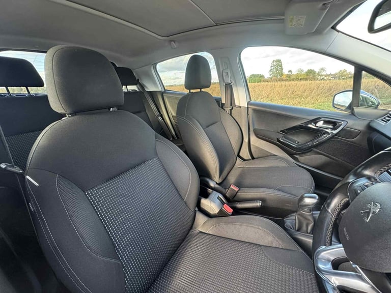 2018 Peugeot 208 1.2 PureTech Allure Premium 5dr HATCHBACK Petrol Manual