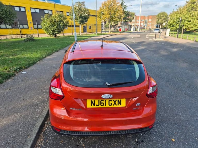 LOVELY FORD FOCUS 2011 61, 1.6 ZETEC, 5 DOOR HATCHBACK MANUAL, LONG MOT, £1995