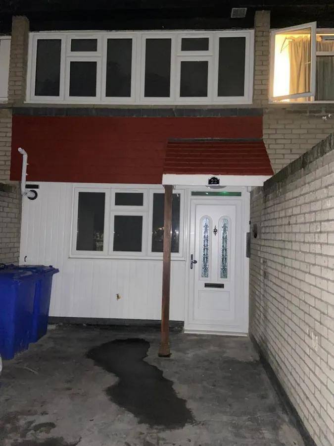 R2HMO/SL Modern 6 Bed House in Uxbridge UB8