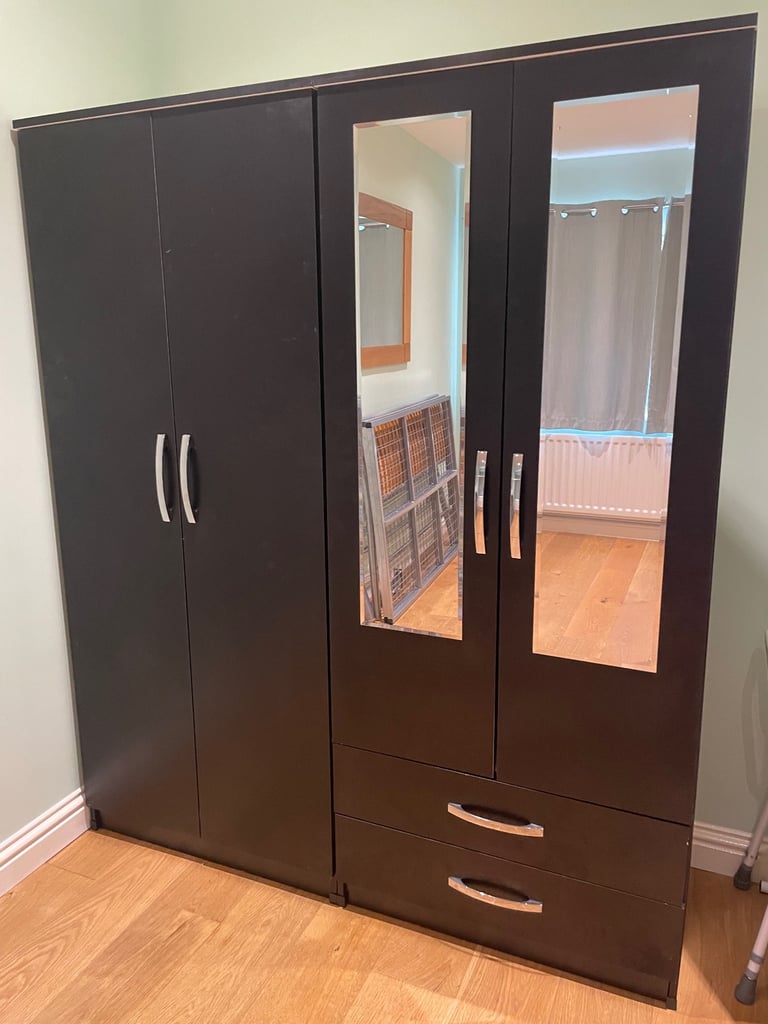 Mirrored wardrobe - Black