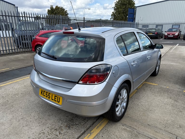 2005 Vauxhall Astra 1.6i 16V Club 5dr HATCHBACK Petrol Manual - Image 4
