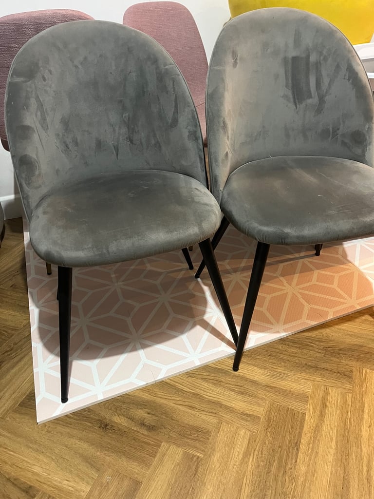 4 Dining Room Chairs - FREE