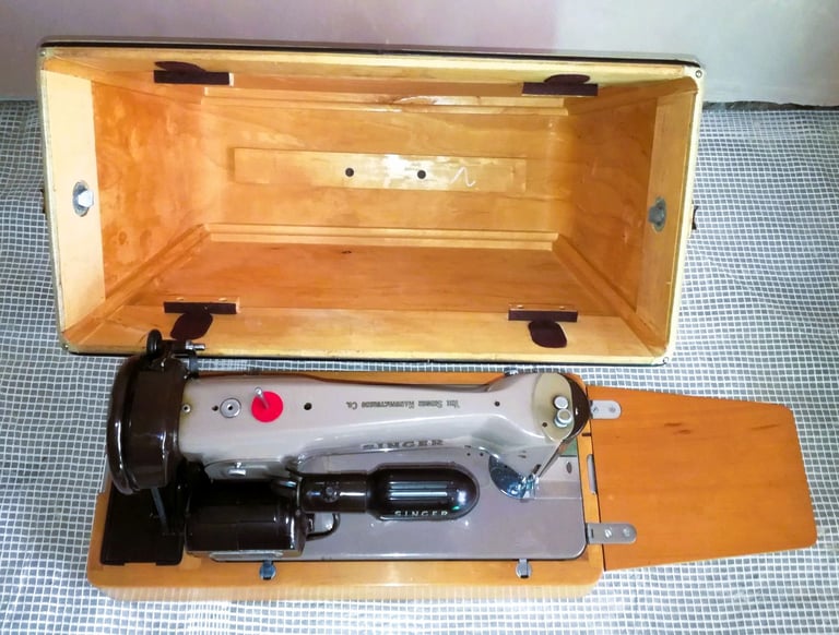 1950 Singer Sewing Machine 201K Case Box Peddle Mat Bobbins Accessories Feet All Sewing Parts Incl