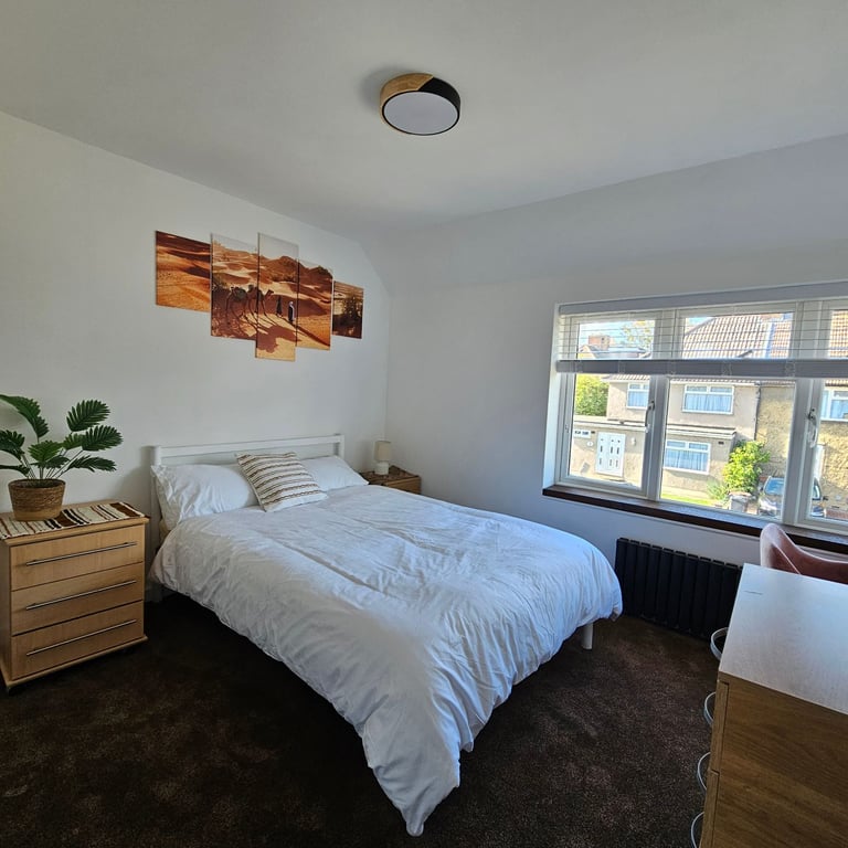4 Bedroom House, Newly Renovated - open plan kitchen.