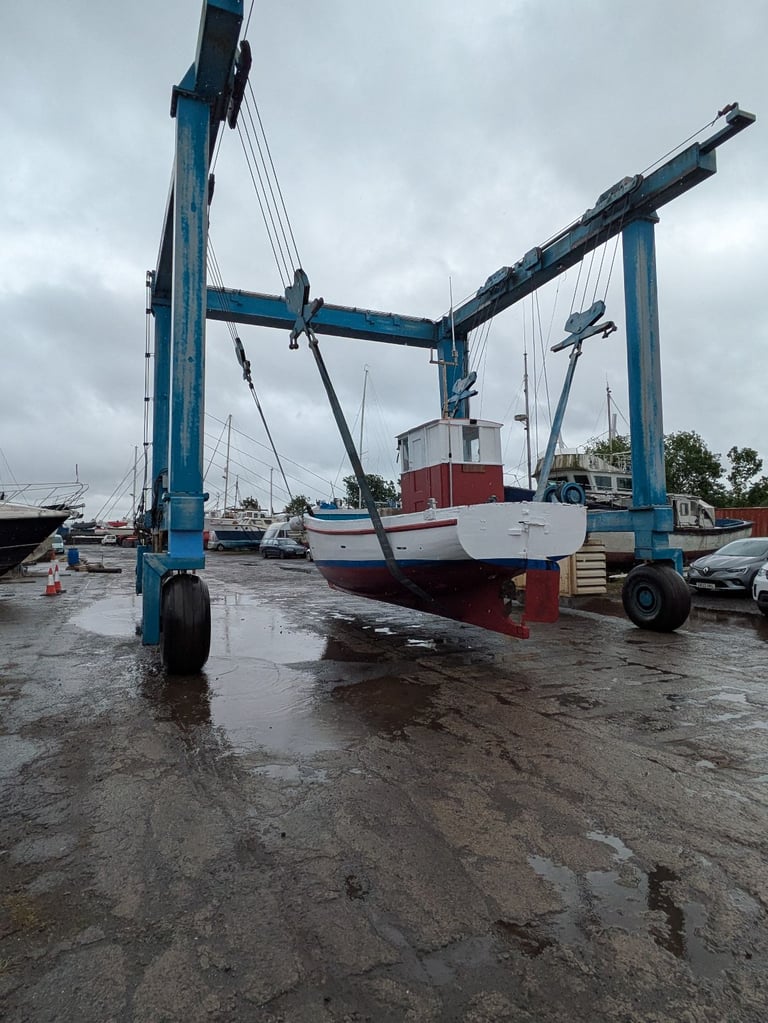 Carvel built fishing boat 
