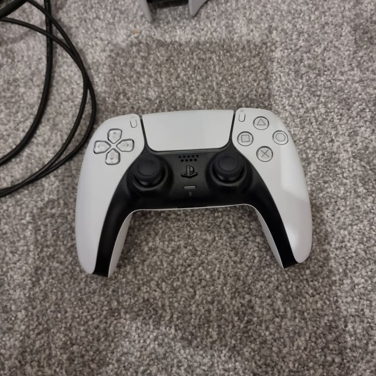 PS5 disc console 825GB and controller. Original packaging. 