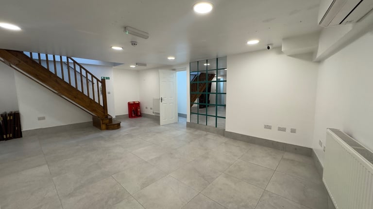 Shop with E-Class Use – Prime Cromwell Road Location