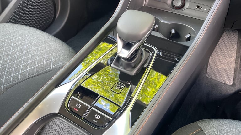 2024 MG HS Plug-in Hybrid 1.5 T-gdi Phev SE Au Hybrid