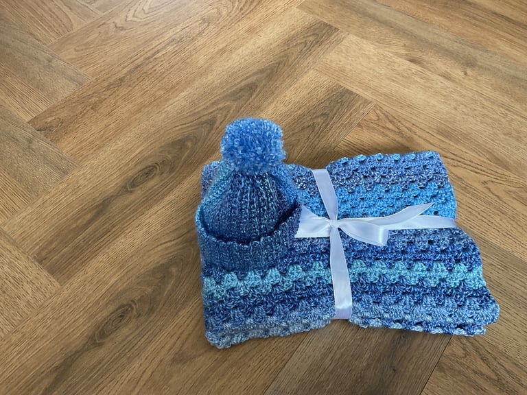 Hand made crochet baby blanket x 0/3month old baby hat