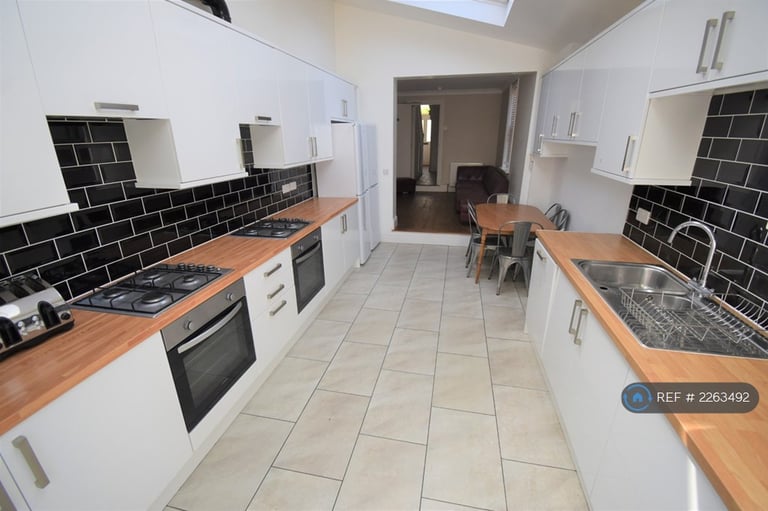 7 bedroom house in Addington Road, Reading, RG1 (7 bed) (#2263492)