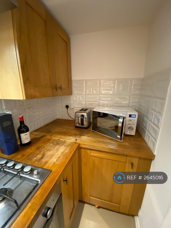 2 bedroom flat in Black Prince Rd, London, SE11 (2 bed) (#2645016)