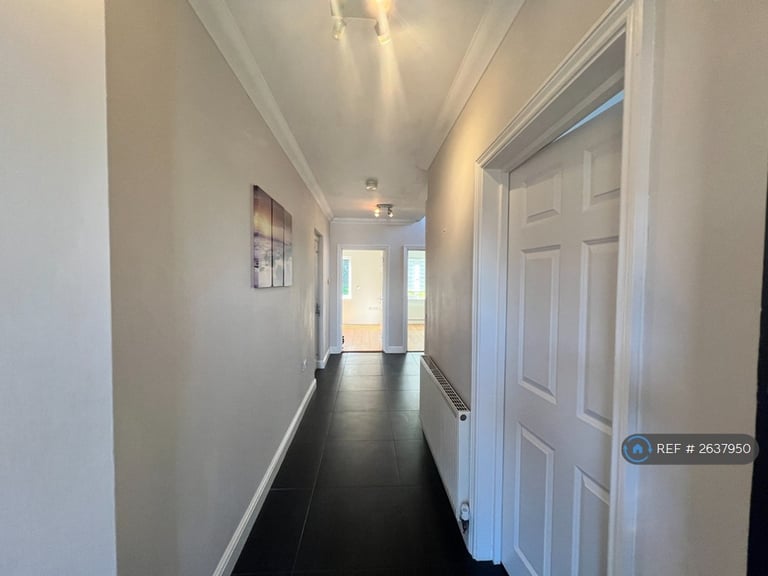4 bedroom house in Friern Close, Cheshunt, Waltham Cross, EN7 (4 bed) (#2637950)