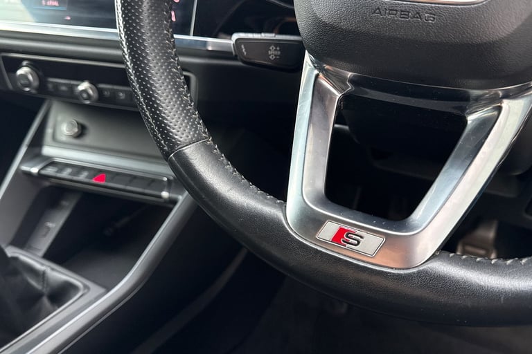 2019 Audi Q3 1.5 TFSI CoD 35 S line Euro 6 (s/s) 5dr SUV PETROL Manual