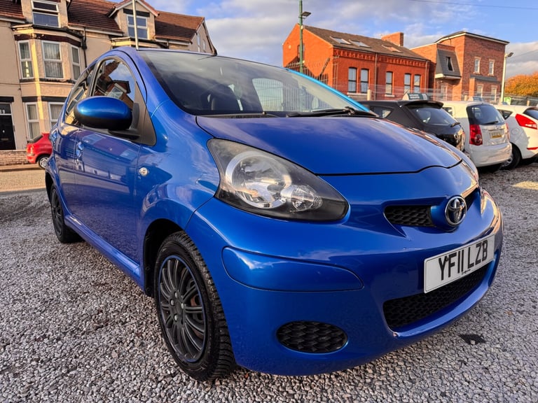 2011 Toyota AYGO 1.0 VVT-i Blue 5dr HATCHBACK Petrol Manual
