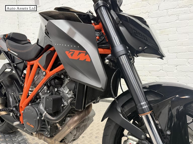 2016 KTM 1290 Super Duke R 1290 Naked Petrol Manual (172 ps) Naked Petrol Manual