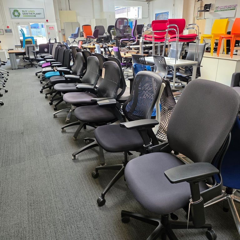 ♻️Used Office Furniture! Chairs and Table, desks, chairs and much more! Delivery Nationwide 🚚