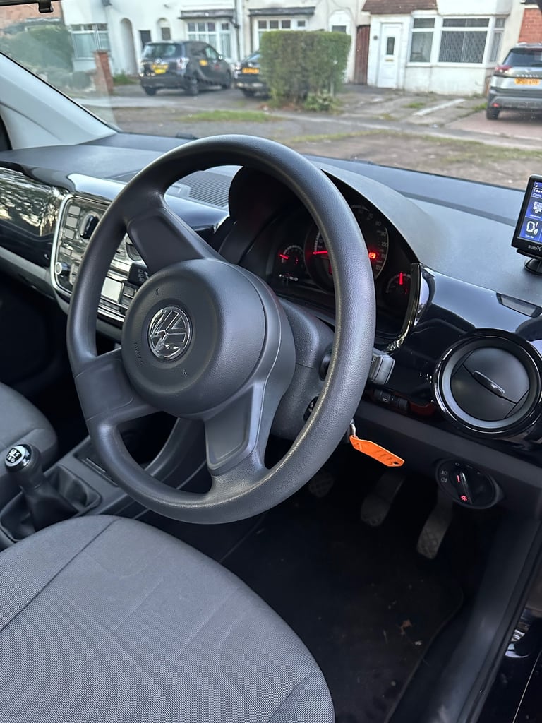 Volkswagen, UP, Hatchback, 2014, Manual, 999 (cc), 5 doors