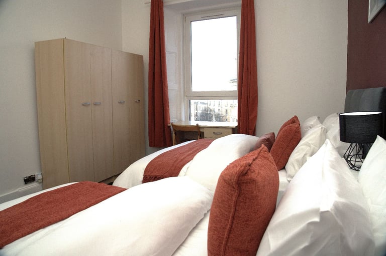 Fully Furnished  3 bed room in Leith EH6 £650-£700