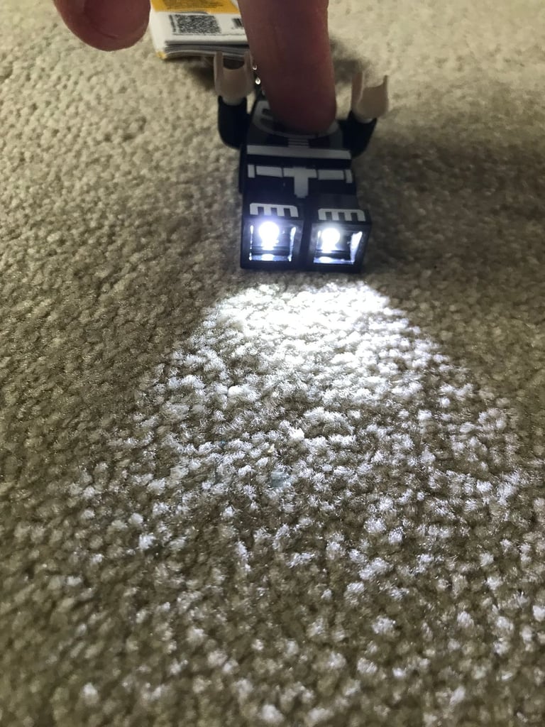 LEGO Monster Skeleton Minifigure Iconic Key Light (Keyring / Keychain) - NEW