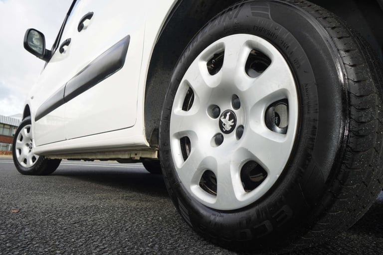 2018 Peugeot Partner 1.6 Partner Professional L1 Blue HDi + EURO 6 Panel Van Diesel Manual