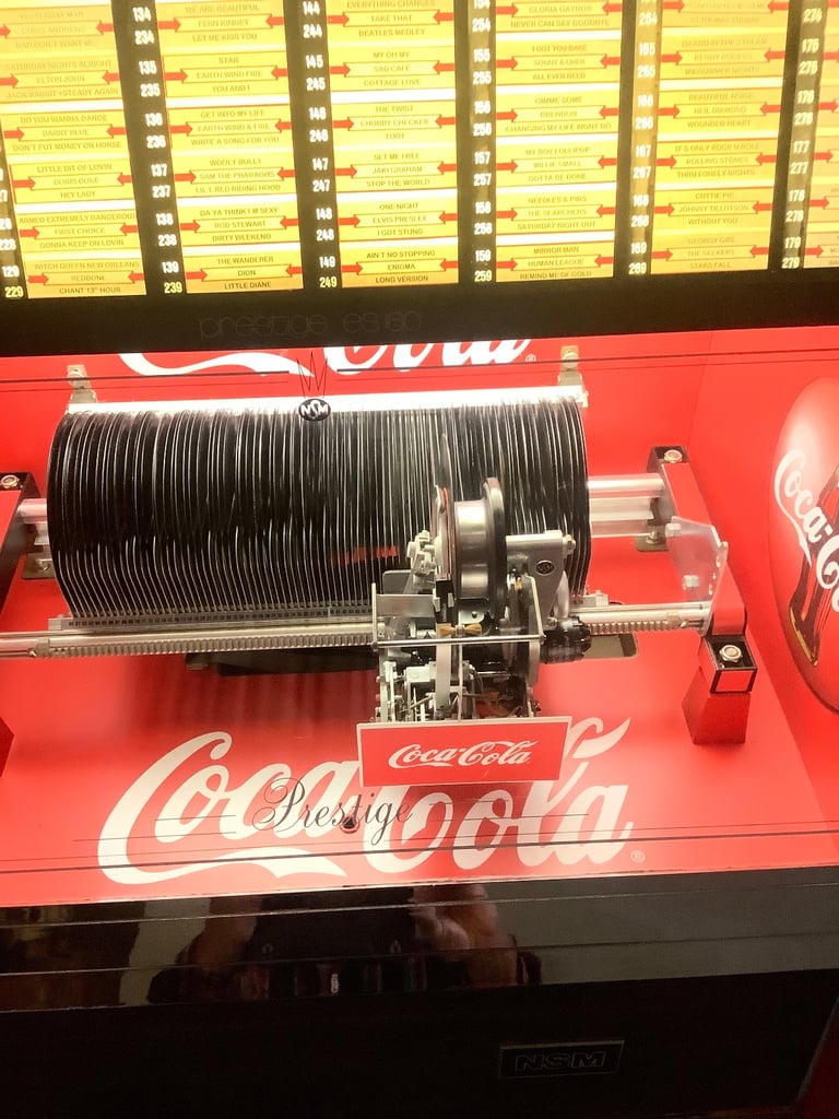 Jukebox plays 45rpm Vinyl Records 